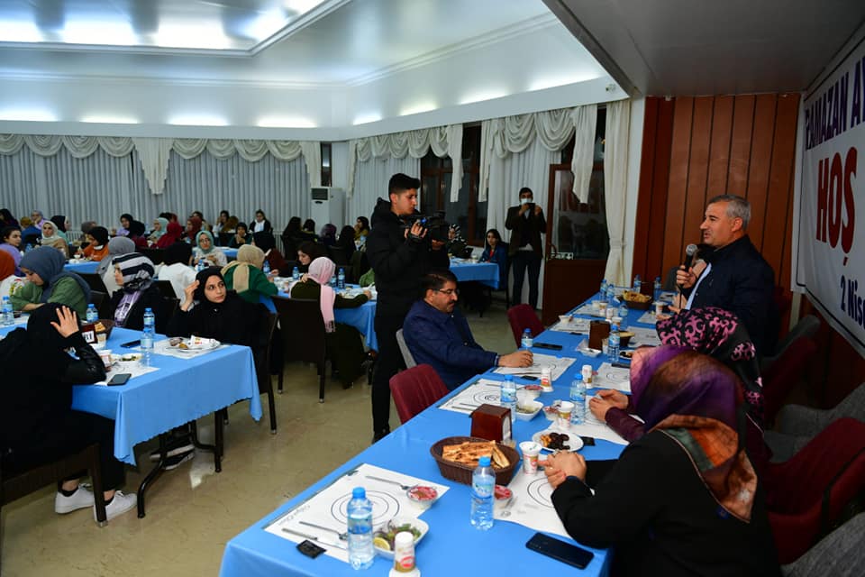 Başkan Çınar, Üniversiteli Öğrencilerle İftar Programında Buluştu