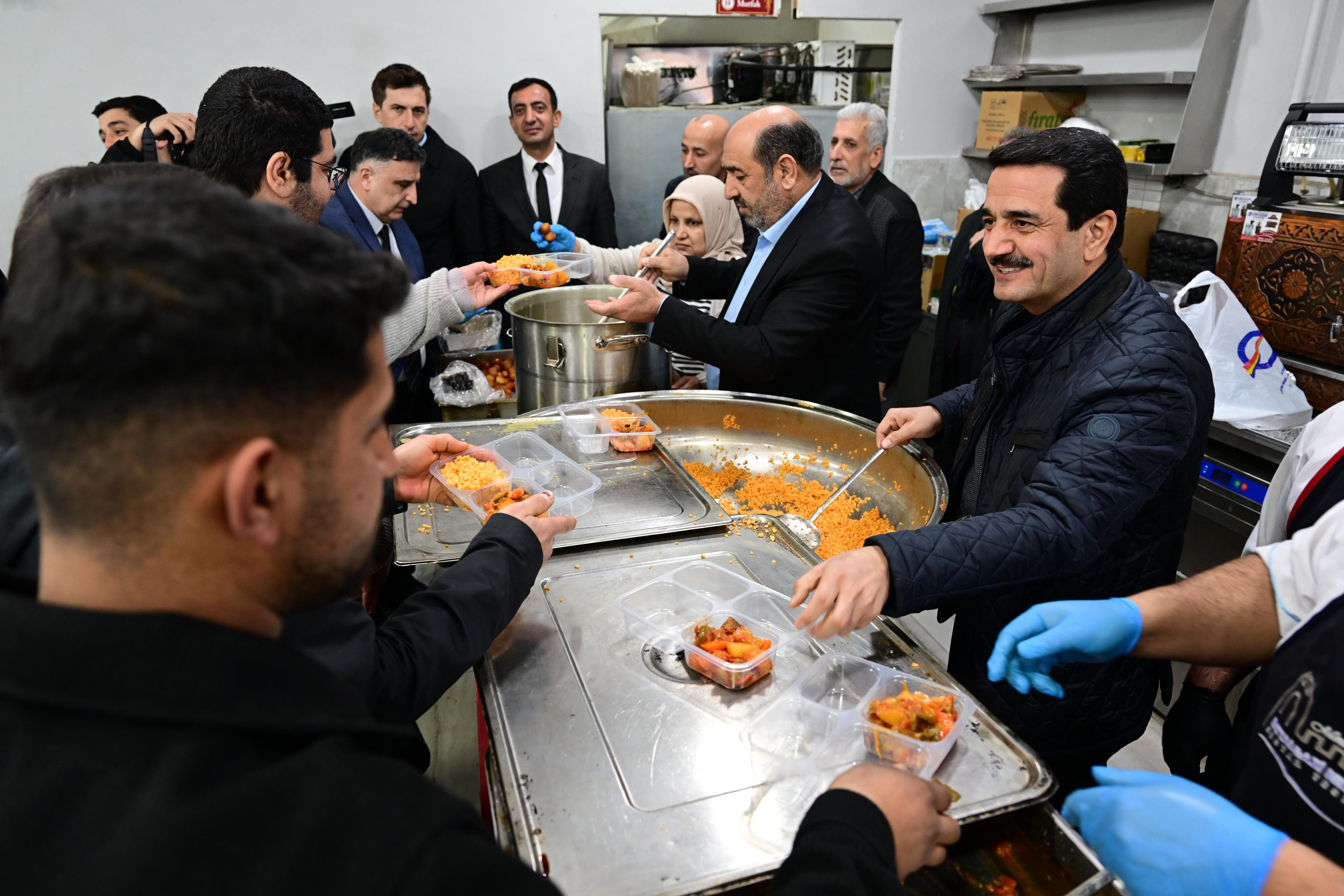 BAŞKAN TAŞKIN VATANDAŞLARLA İFTAR SOFRASINDA BULUŞTU