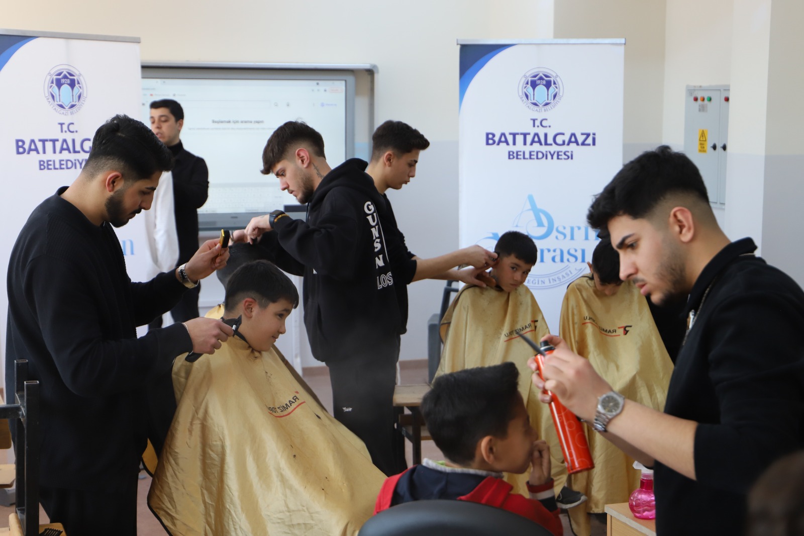 Battalgazi’de Çocuklar Bayrama Tıraş Olarak Hazırlandı