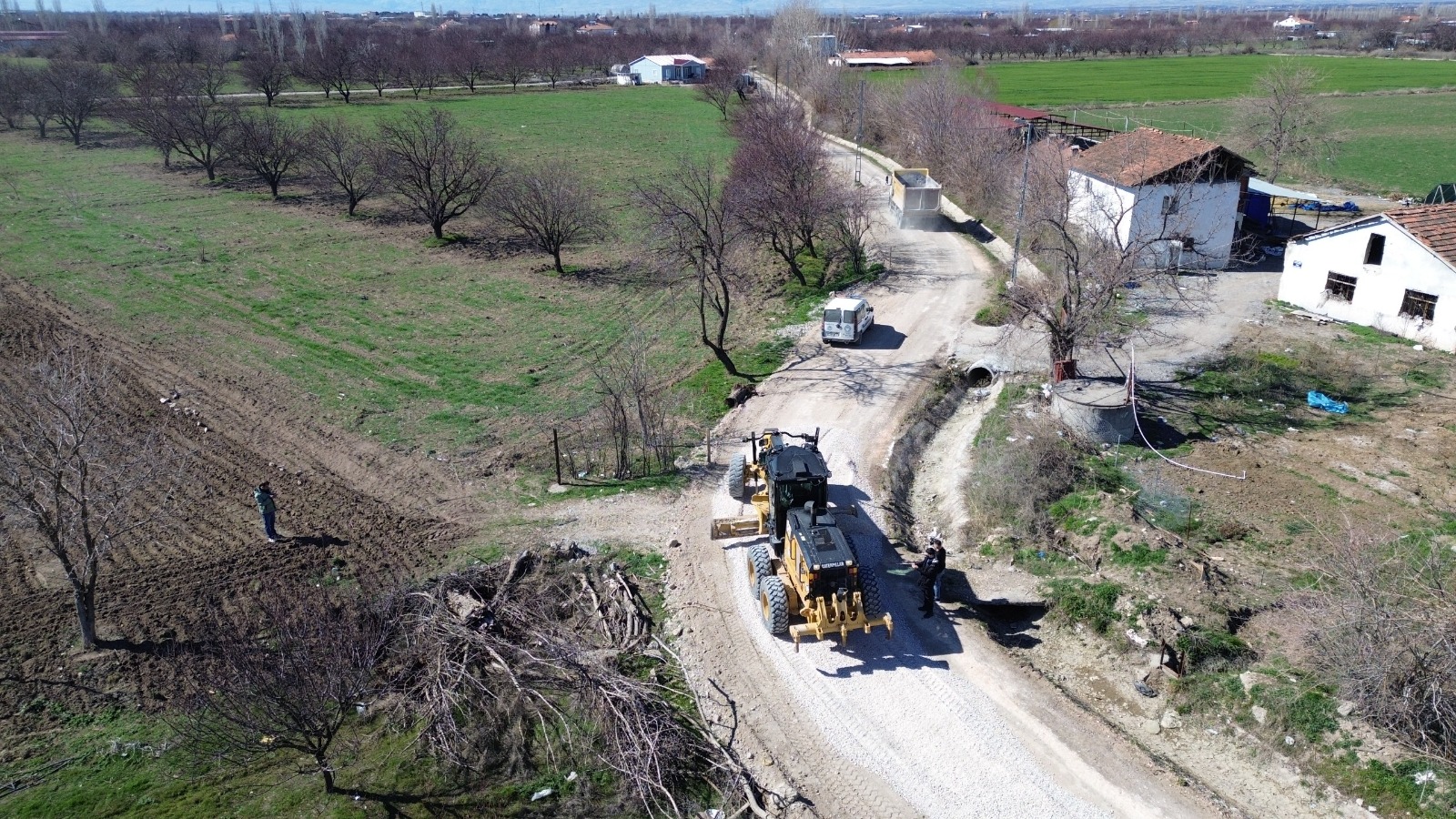 BATTALGAZİ’DE YOL ÇALIŞMALARI SÜRÜYOR
