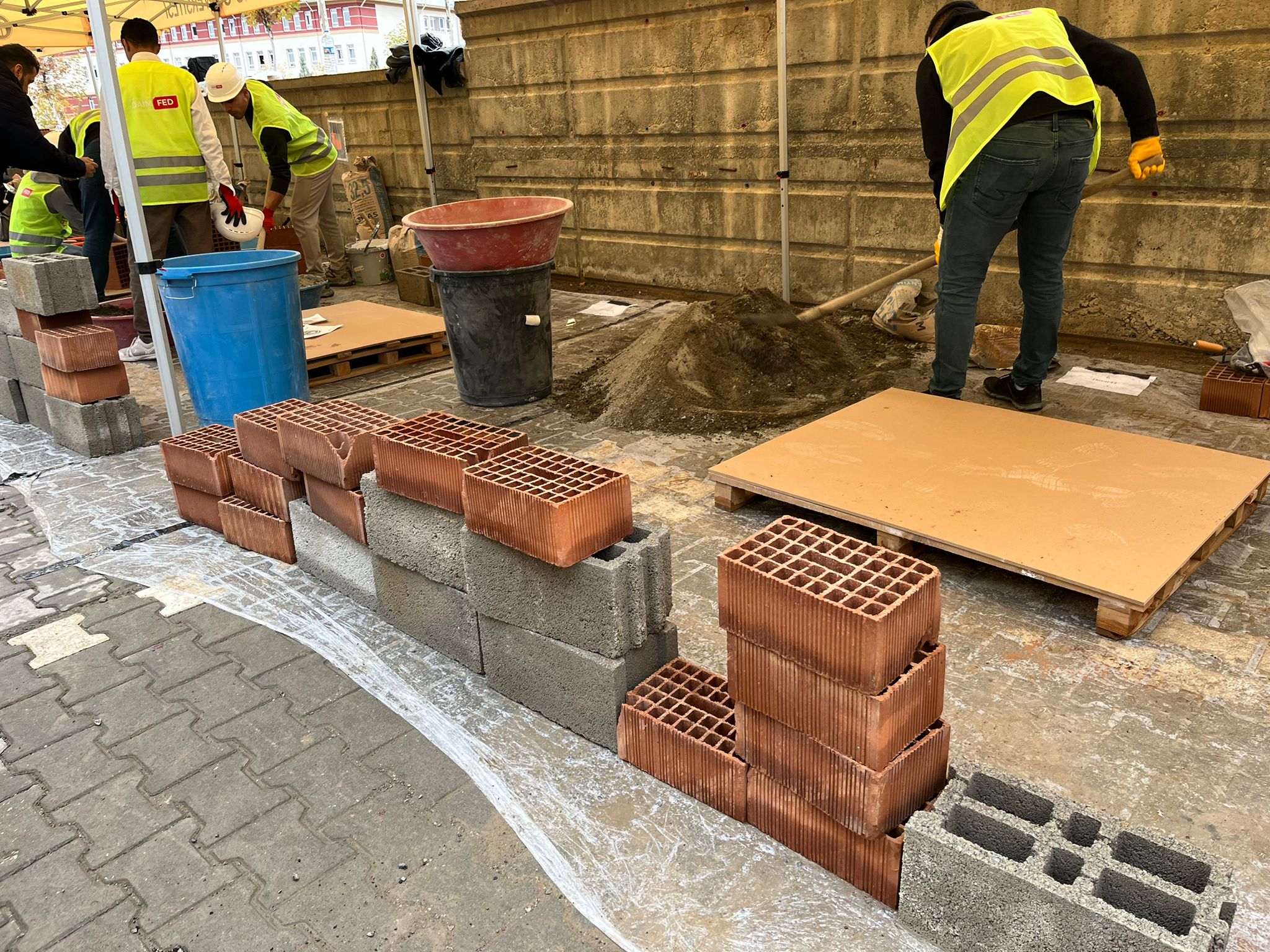 GELECEĞİN MÜHENDİSLERİ SAHADA TER DÖKTÜ