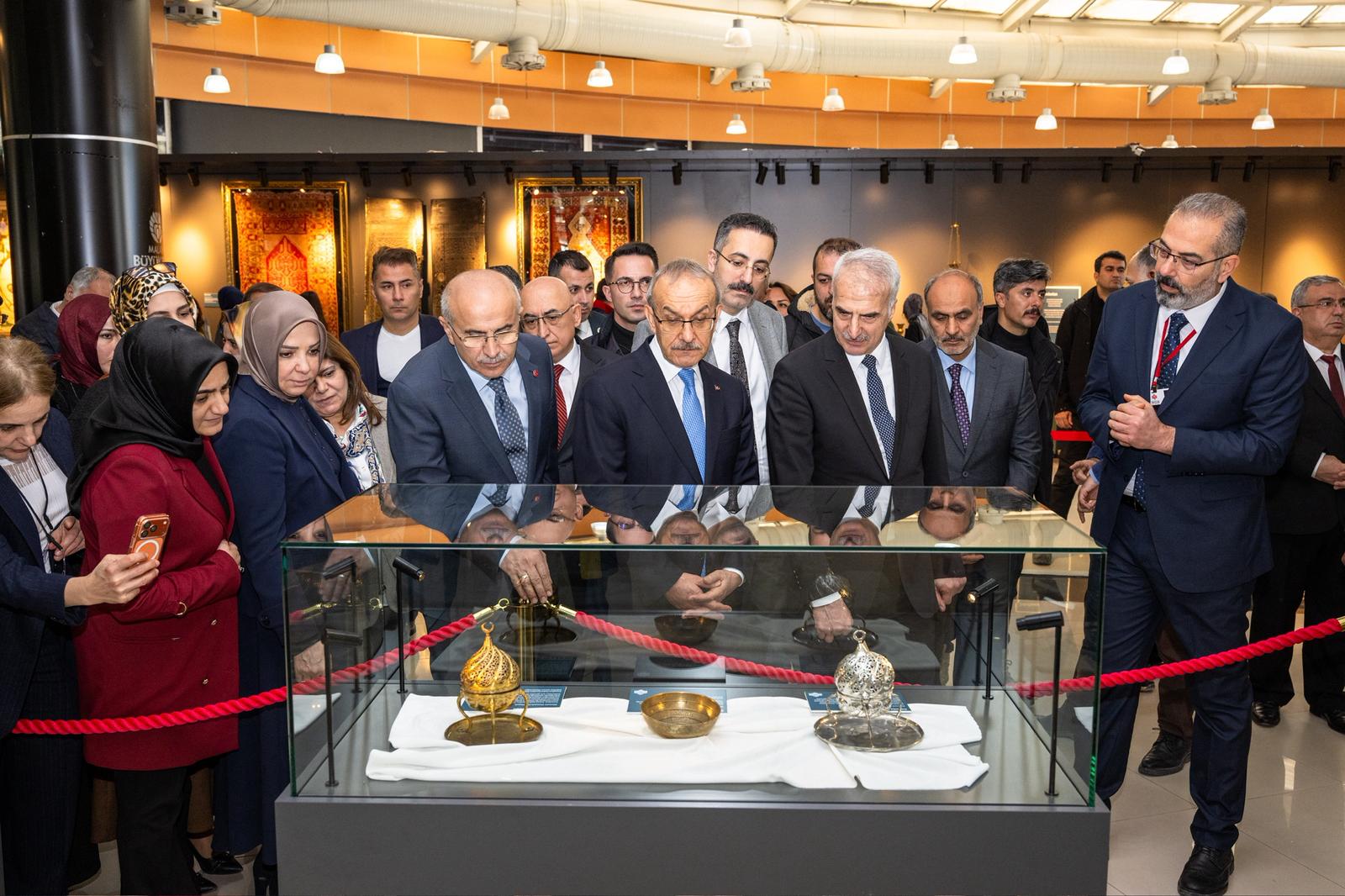 Kutsal Emanetler Sergisi Perşembe Günü Bitecek